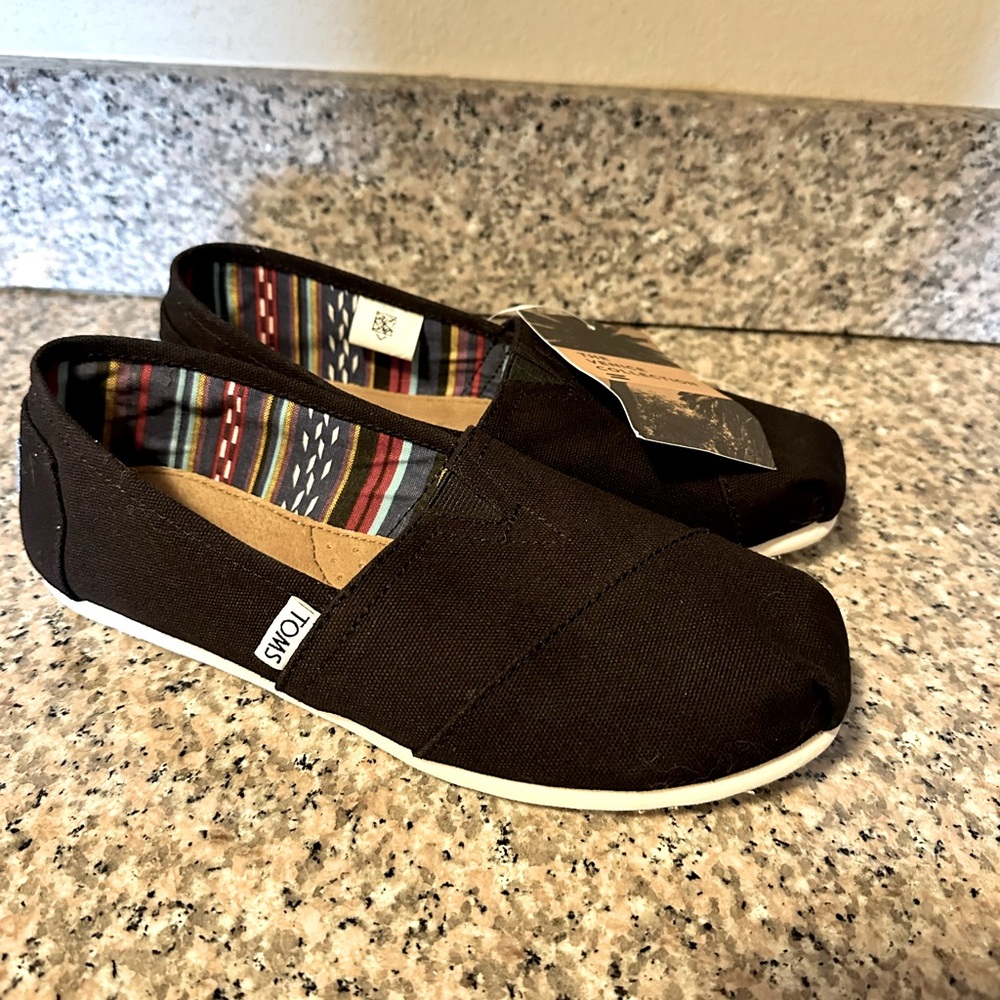 TOMS NWT Venice Beach Collection 7.5 Women’s